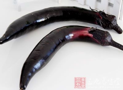 長嫩茄子250克，肉餡100克，面包渣100克