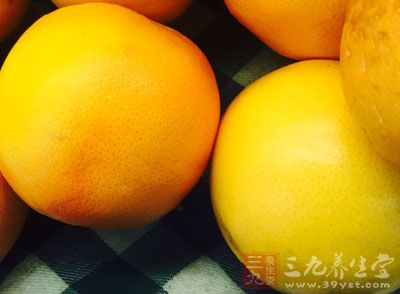 西柚對切後搾汁 西柚對切後搾汁