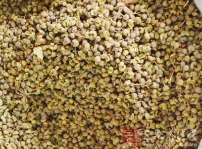 鴨脖子1斤,蔥半根,姜1小塊,大料1顆,干辣椒50克,花椒50克 鴨脖子1斤,蔥半根,姜1小塊,大料1顆,干辣椒50克,花椒50克