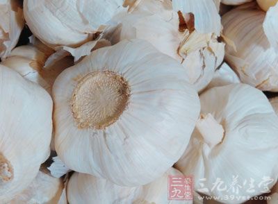 干香菇適量,洋蔥一個,蒜頭適量,芝士60克,米半杯 干香菇適量,洋蔥一個,蒜頭適量,芝士60克,米半杯