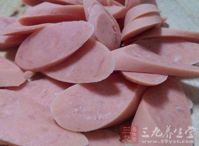 鹌鹑蛋200克，雞蛋150克，雞胸脯肉150克，火腿10克，味精1克