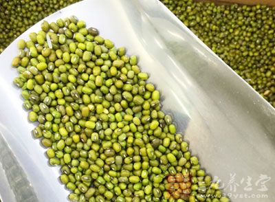 綠豆200克，冰糖80克，玫瑰花適量，蓮子20顆