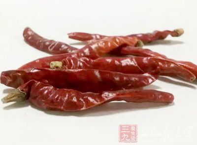 螃蟹1斤,咖哩粉1/3匙,辣椒隨意,洋蔥絲1/2個,紅油1大匙,高湯1/2杯 螃蟹1斤,咖哩粉1/3匙,辣椒隨意,洋蔥絲1/2個,紅油1大匙,高湯1/2杯