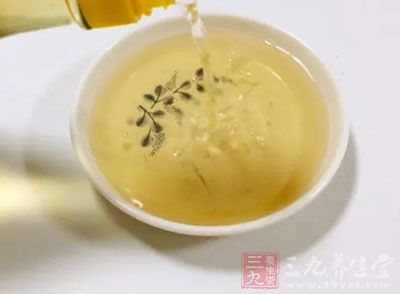 螃蟹1000克,黃酒15克,姜末30克,醬油20克 螃蟹1000克,黃酒15克,姜末30克,醬油20克