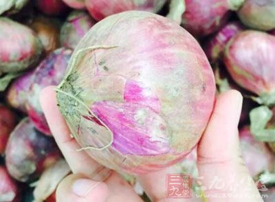 胡蘿卜1根,新鮮金針菇150g,洋蔥1個 胡蘿卜1根,新鮮金針菇150g,洋蔥1個