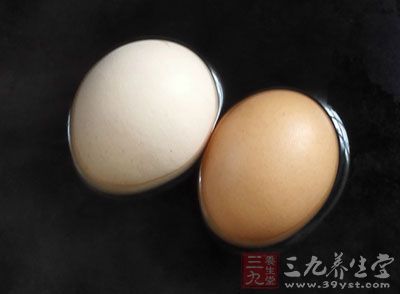 冷饅頭1個,雞蛋1個,姜、蔥、鹽、雞精、生抽、香油 冷饅頭1個,雞蛋1個,姜、蔥、鹽、雞精、生抽、香油