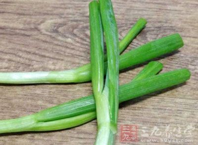豬肉片300公克，蔥50公克，芹菜120公克