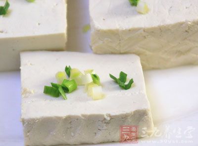 凍豆腐(或北豆腐)200克,海帶結50克,蘑菇50克,姜2片 凍豆腐(或北豆腐)200克,海帶結50克,蘑菇50克,姜2片