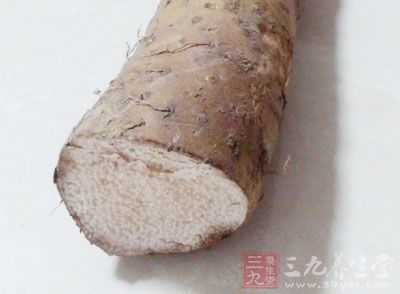 山藥去皮,豆腐沸水燙後分別切成丁;蒜去皮剁成蓉 山藥去皮,豆腐沸水燙後分別切成丁;蒜去皮剁成蓉