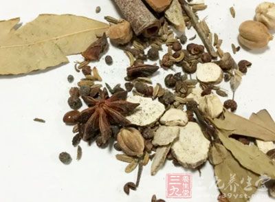 鱿魚卷，香腸，八角，紅辣椒，干辣椒