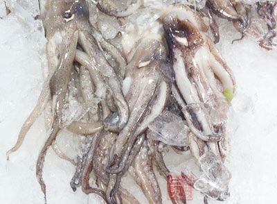 新鮮章魚,鹽,洋蔥,蚝油,生抽,料酒,辣椒粉,孜然 新鮮章魚,鹽,洋蔥,蚝油,生抽,料酒,辣椒粉,孜然