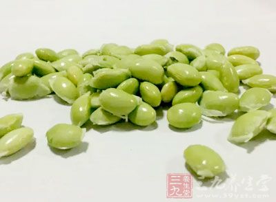 毛豆一斤,土豆一個,胡蘿卜一個,豬肉一小塊,花椒粉適量,味精適量,鹽適量 毛豆一斤,土豆一個,胡蘿卜一個,豬肉一小塊,花椒粉適量,味精適量,鹽適量