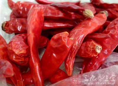 青椒10個,紅椒1個,毛豆子1碗,肉絲5g 青椒10個,紅椒1個,毛豆子1碗,肉絲5g