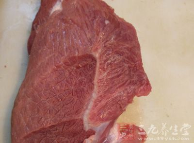 烏雞一只(切塊)，蜜棗一枚，瘦肉200克