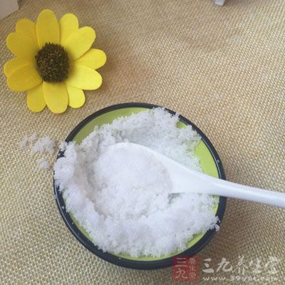 白砂糖和鼠尾草末混合攪拌,備用 白砂糖和鼠尾草末混合攪拌,備用