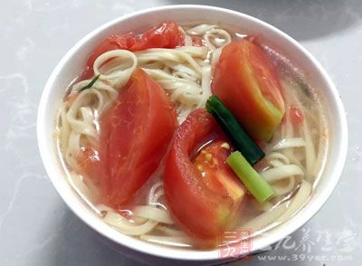 番茄1個,面條適量 番茄1個,面條適量