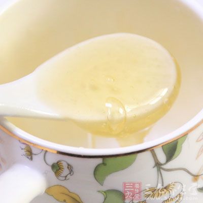 雞湯120毫升，新鮮姜末8克，醬油45毫升，花生醬50克，蜂蜜20毫升