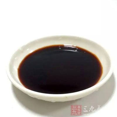 荠菜，豬肉碎，蝦，面粉，姜，雞精，醬油，料酒，十三香粉，油