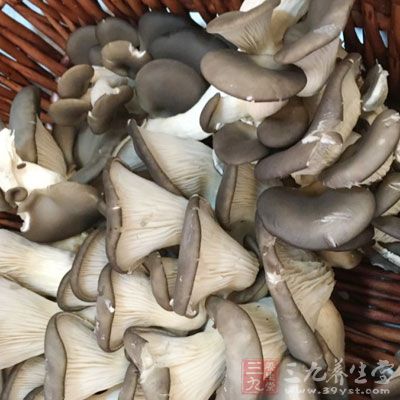 小白菜和平菇事先要用滾水焯一下