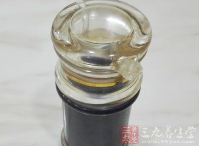再把蔬菜放進一起炒,炒到菜8成熟時,放點雞精、少許香醋即可 再把蔬菜放進一起炒,炒到菜8成熟時,放點雞精、少許香醋即可