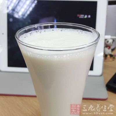 楊梅糖水350ml,牛奶100ML,明膠12g 楊梅糖水350ml,牛奶100ML,明膠12g