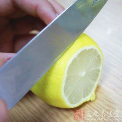 新鮮楊梅400g,麥芽糖180g,白砂糖80g,檸檬汁半個檸檬 新鮮楊梅400g,麥芽糖180g,白砂糖80g,檸檬汁半個檸檬
