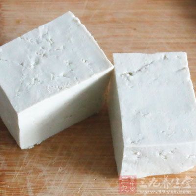 豆腐2塊、鮮薄荷葉50克,鮮蔥3根,加2碗水煎,待煎至水減半時即乘熱食用 豆腐2塊、鮮薄荷葉50克,鮮蔥3根,加2碗水煎,待煎至水減半時即乘熱食用