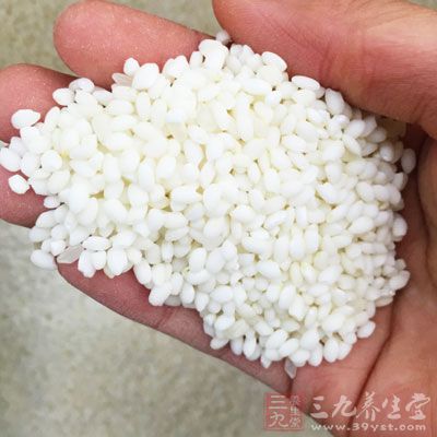 白米，臘腸，香椿，芝麻，糯米，鹽，雞精