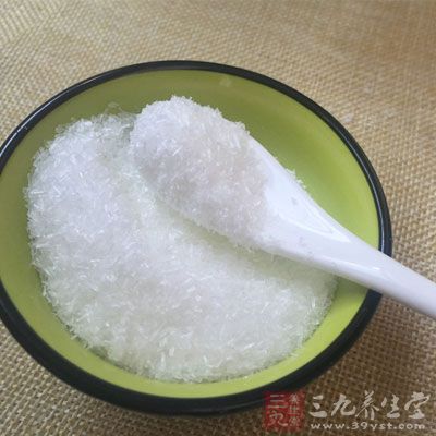 炒鍋置旺火上,加雞清湯燒沸,放入苋菜段、雞油、精鹽、味精 炒鍋置旺火上,加雞清湯燒沸,放入苋菜段、雞油、精鹽、味精