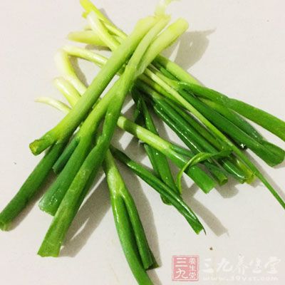 土豆，小蔥，橄榄油，辣椒粉，花椒粉，生抽，鹽，雞精，黑胡椒醬