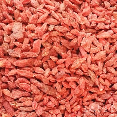 老母雞1只,香菇6朵,紅棗6顆,枸杞1把,玉竹1把 老母雞1只,香菇6朵,紅棗6顆,枸杞1把,玉竹1把