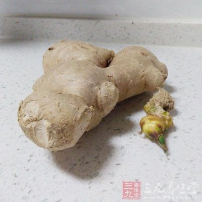 朝天椒2個、熟白芝麻1小勺、生抽10m 朝天椒2個、熟白芝麻1小勺、生抽10m