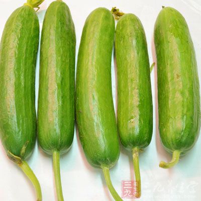 壽司蛋1條，小黃瓜1條，胡蘿卜1條，壽司飯150克，海苔1.5張，酥肉松1小匙