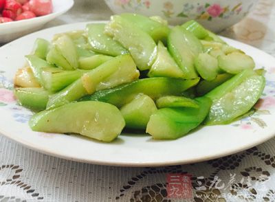 絲瓜不僅有清涼解毒的功效，還有抗過敏、美容之效