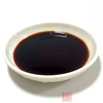 白飯2碗,蒜瓣3片,蔥花適量,酒1大匙,醬油2大匙,糖1大匙,鹽1小匙,油2大匙 白飯2碗,蒜瓣3片,蔥花適量,酒1大匙,醬油2大匙,糖1大匙,鹽1小匙,油2大匙