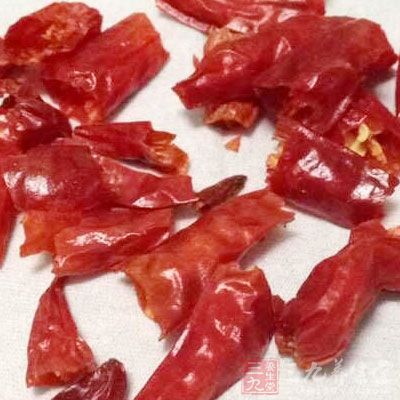 苋菜梗300克，朝天椒3個，干辣椒3個，紫皮蒜1頭，油，鹽，味精