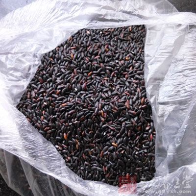 黑米水泡一個晚上,高壓鍋上汽後10分鐘 黑米水泡一個晚上,高壓鍋上汽後10分鐘