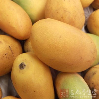 黑米1杯,水1.5杯,椰漿半罐,方糖2塊,芒果半個 黑米1杯,水1.5杯,椰漿半罐,方糖2塊,芒果半個