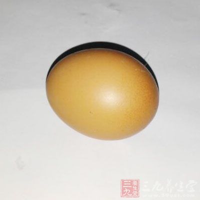 洋蔥丁1大匙,青椒丁1大匙,蛋1個 洋蔥丁1大匙,青椒丁1大匙,蛋1個