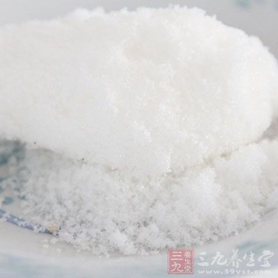 加入醋、醬油、白糖、清水 加入醋、醬油、白糖、清水