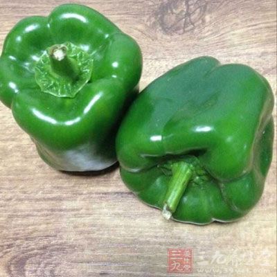 750g鯉魚一條,最好是河裡的,青椒,西紅柿,大蒜,小蔥,水豆腐 750g鯉魚一條,最好是河裡的,青椒,西紅柿,大蒜,小蔥,水豆腐