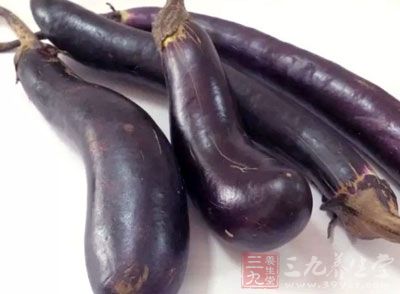 不要看蒸茄子很簡單，其實想要將蒸茄子做的好吃也是需要技巧的