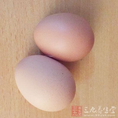 雞蛋一只，干生粉8～10克，鮮湯10～15毫升