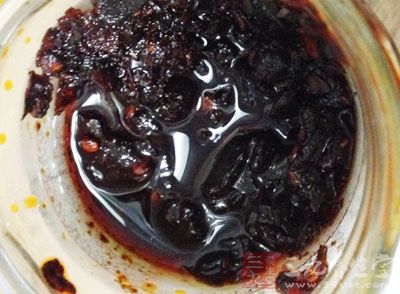 豆豉除了當辣醬直接拌飯或當調味料之外，也可以和其他的菜一起做成另一道美味的佳肴