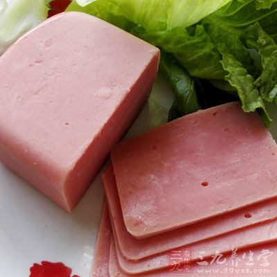冬瓜半斤,泡發的肉皮1塊,木耳、火腿、黃瓜各少許 冬瓜半斤,泡發的肉皮1塊,木耳、火腿、黃瓜各少許