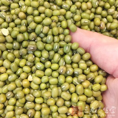 200克一袋的綠豆一包，白糖粉100克，沙拉油20克，紅豆沙80克，新鮮薄荷少許