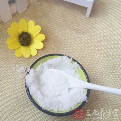 綠豆面250g、紅茶10g、白砂糖80g、芝麻香油6ml、溫開水80ml