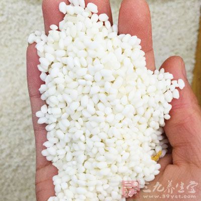 把大米、糯米、香米、綠豆、紅小豆等淘洗干淨