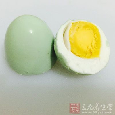 大米150克,鴨脯肉300克,鹹鴨蛋1個 大米150克,鴨脯肉300克,鹹鴨蛋1個