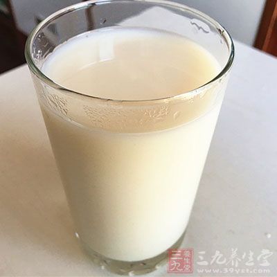 蛋黃2個,牛奶240克,qq糖50克,我用的是香橙菠口味的,放一塊兒 蛋黃2個,牛奶240克,qq糖50克,我用的是香橙菠口味的,放一塊兒